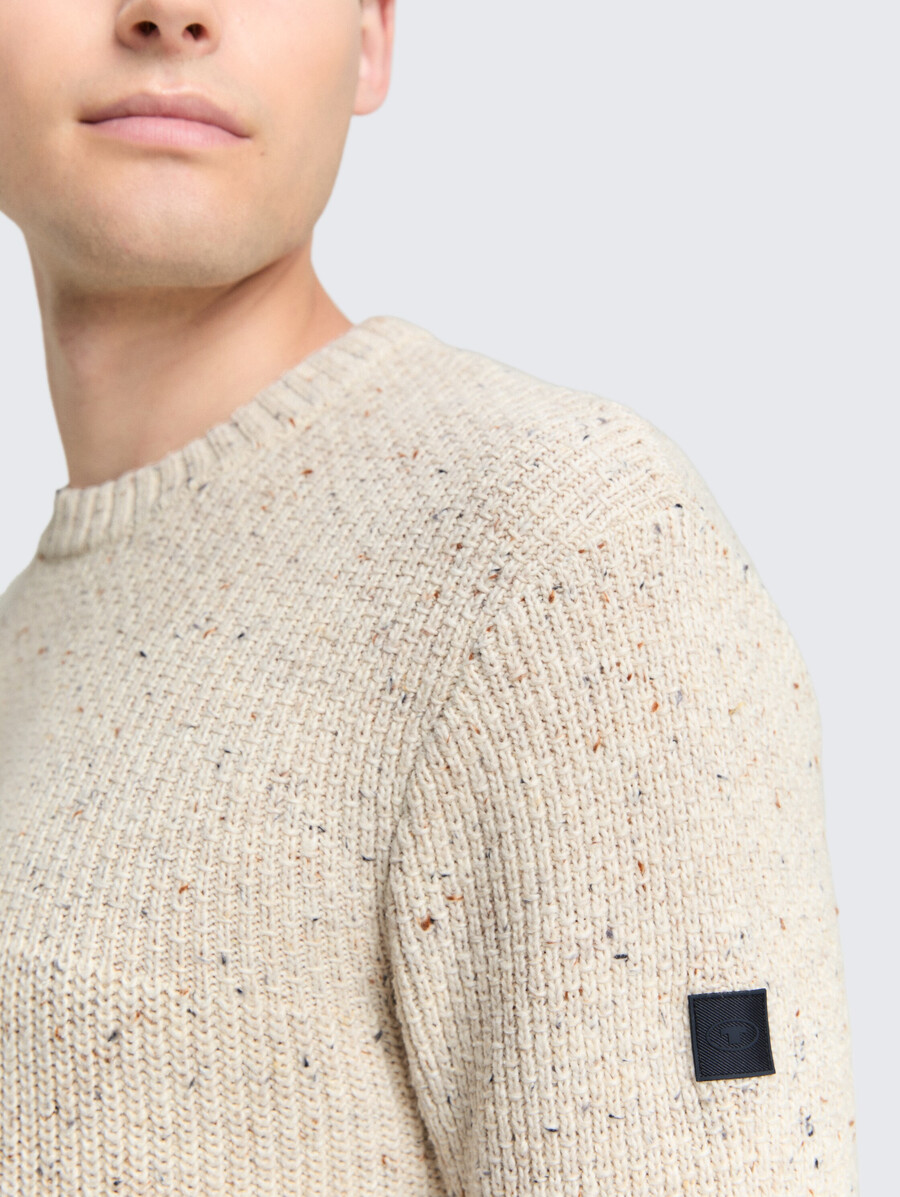 strickpullover mit verschiedenen texturen