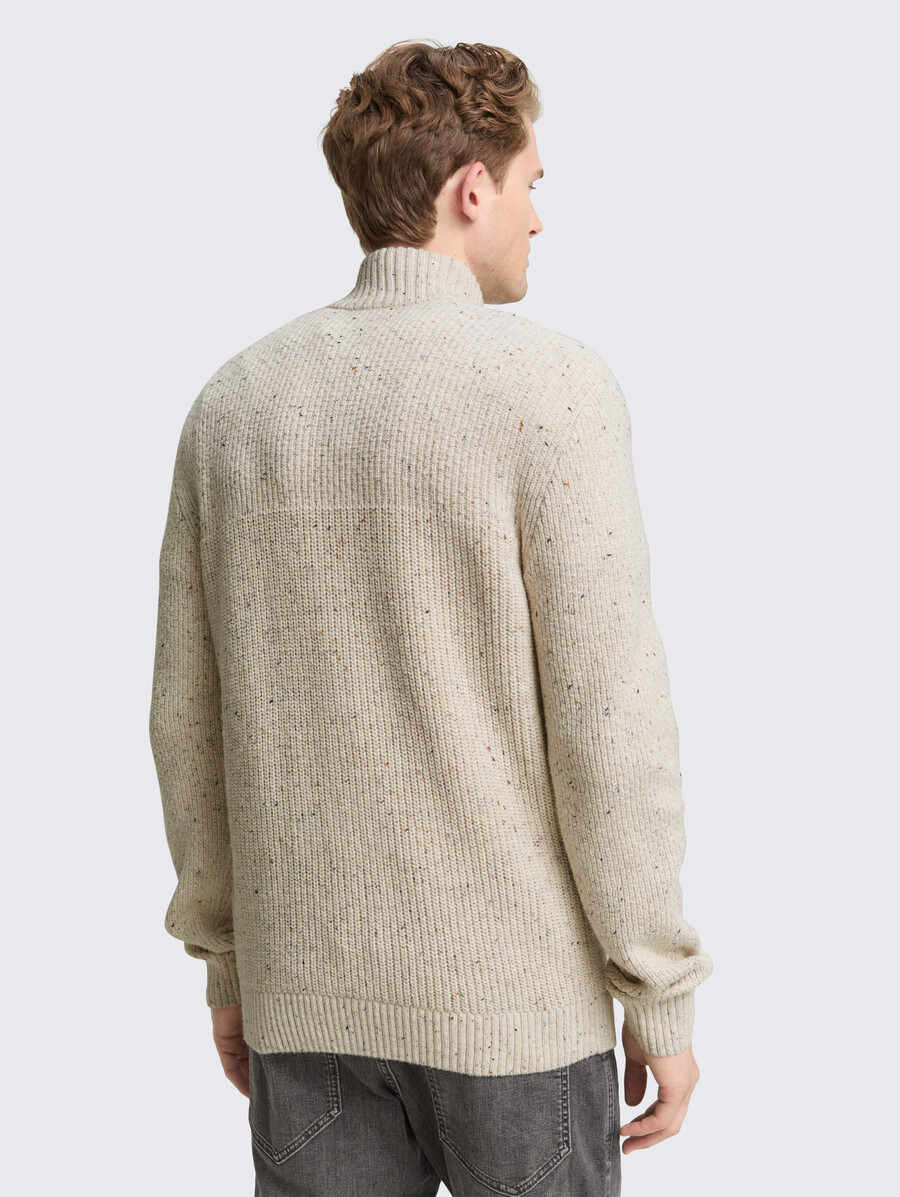 strickjacke mit verschiedenen texturen