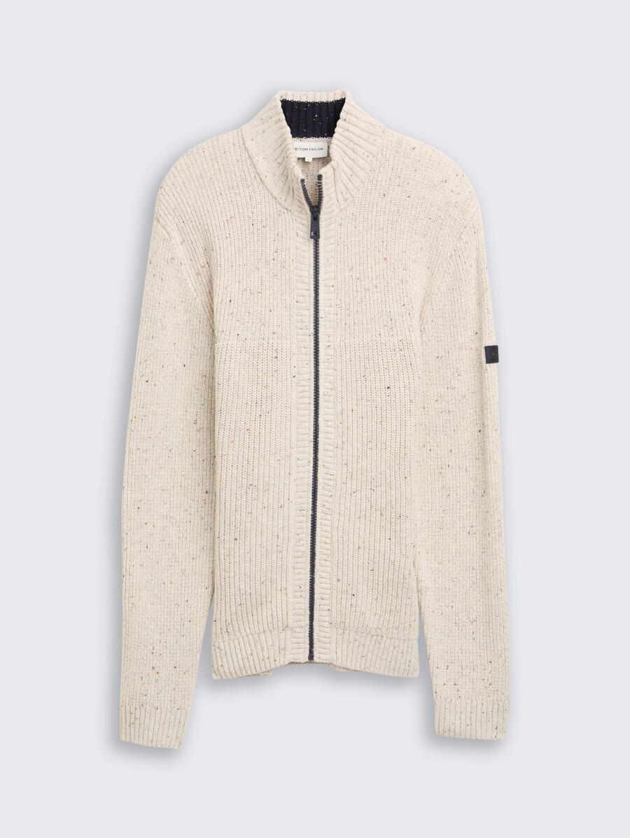 strickjacke mit verschiedenen texturen