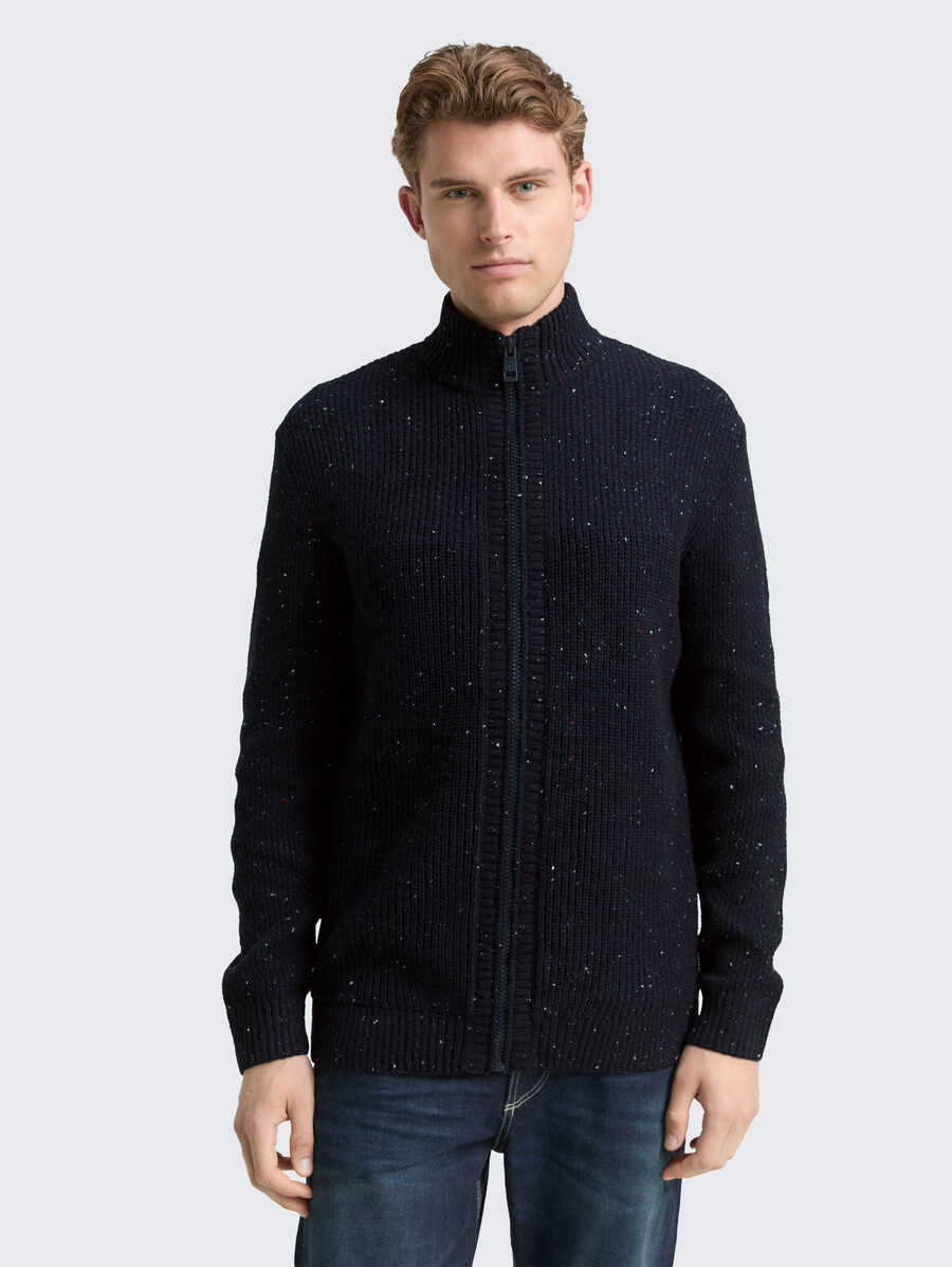 strickjacke mit verschiedenen texturen