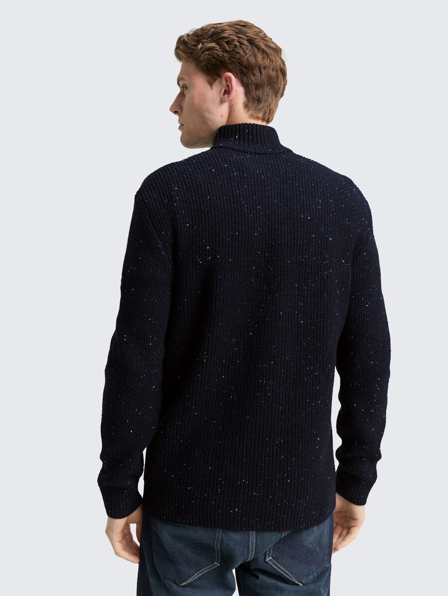 strickjacke mit verschiedenen texturen