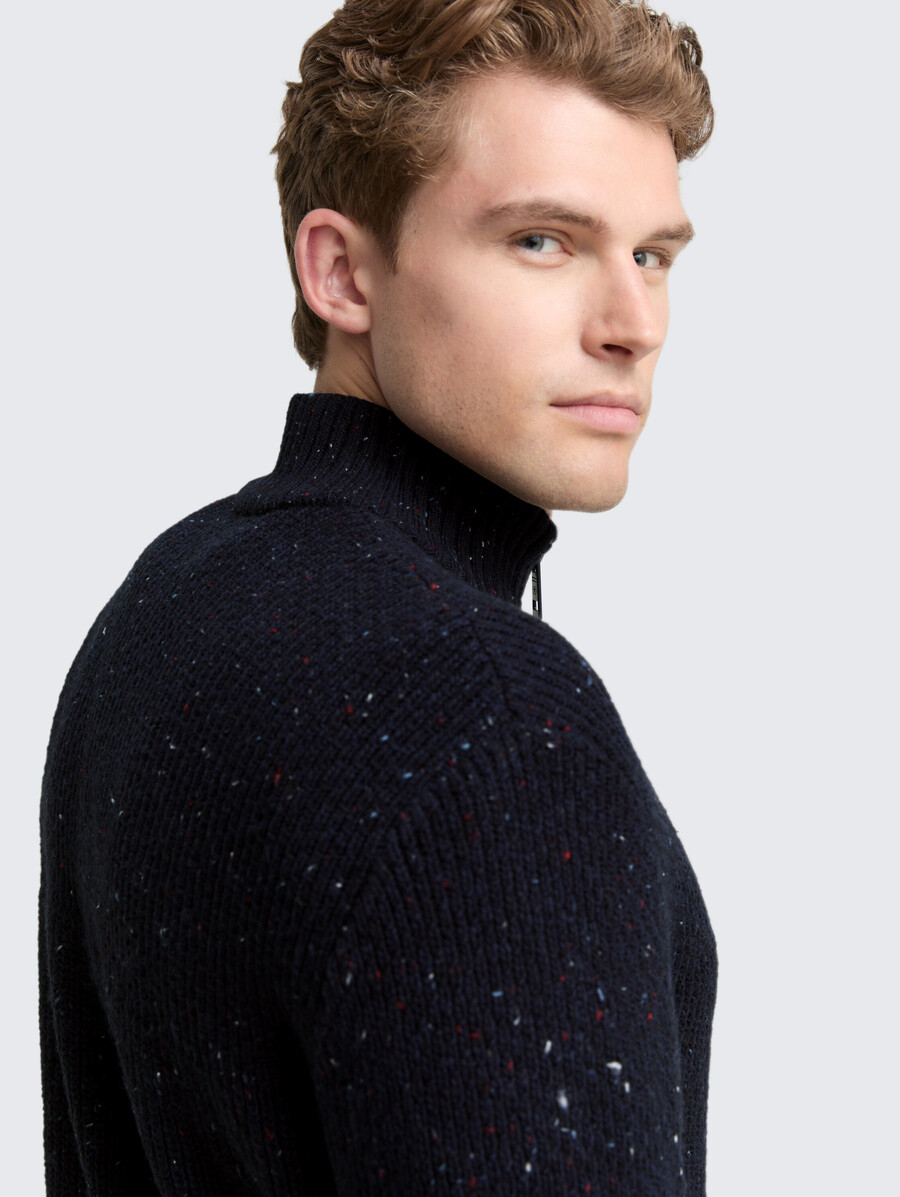 strickjacke mit verschiedenen texturen