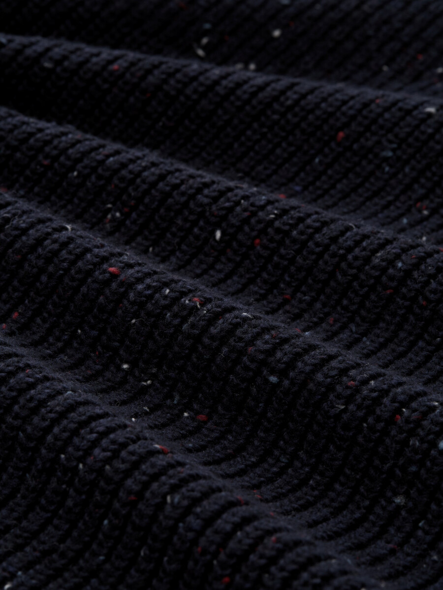 strickjacke mit verschiedenen texturen