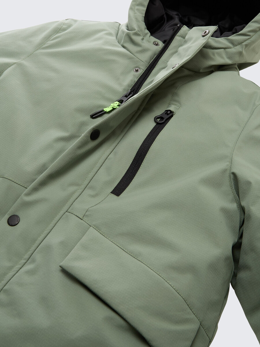 arktischer parka mit kapuze