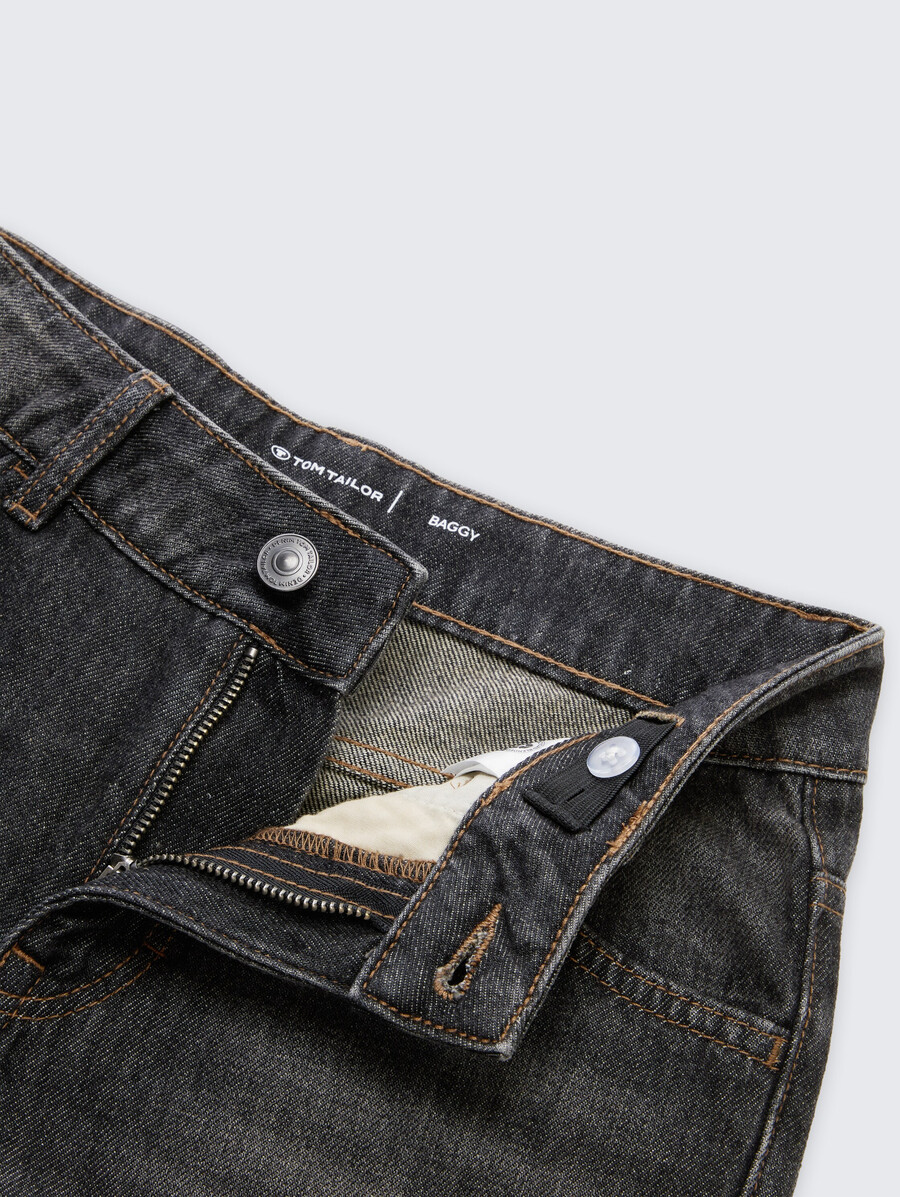 baggy jeans