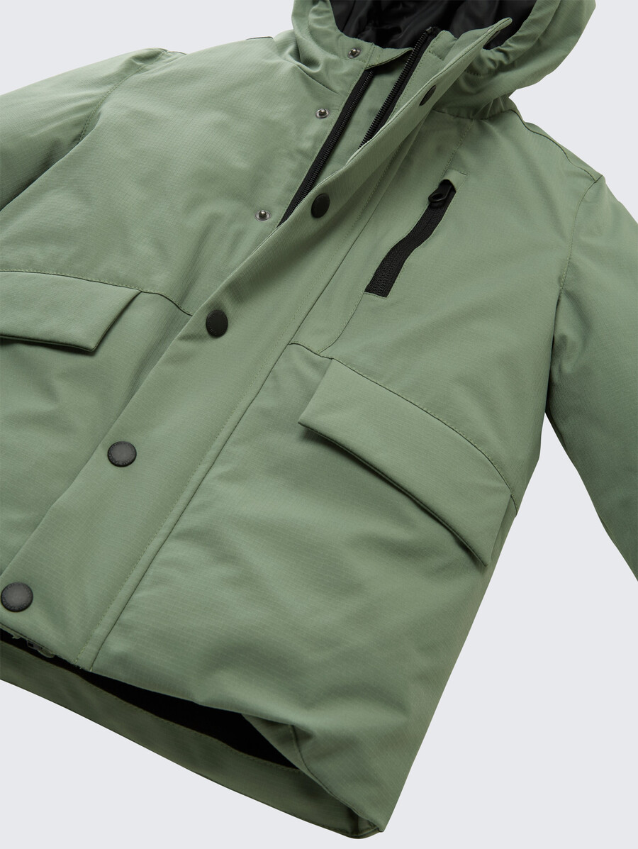arktischer parka mit kapuze