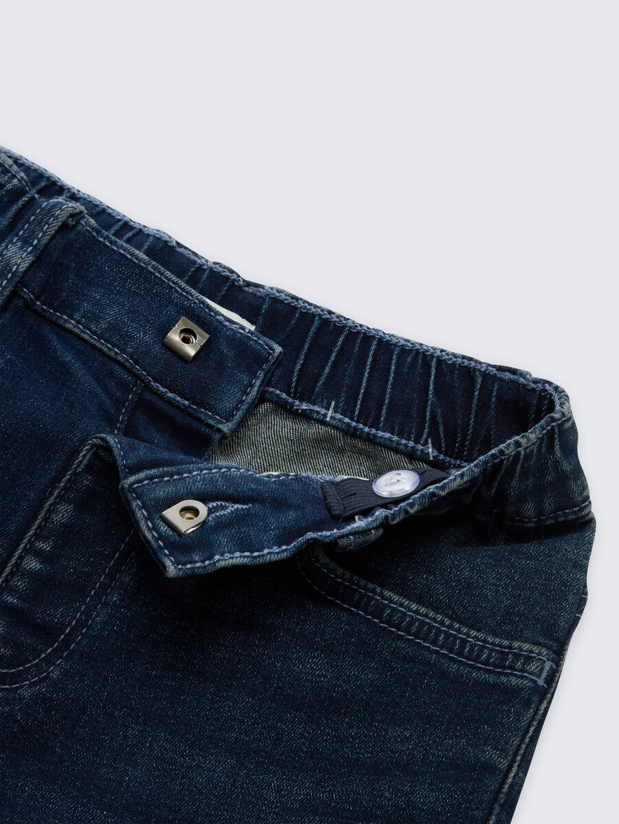 jeans mit lockerer passform und stretchanteil