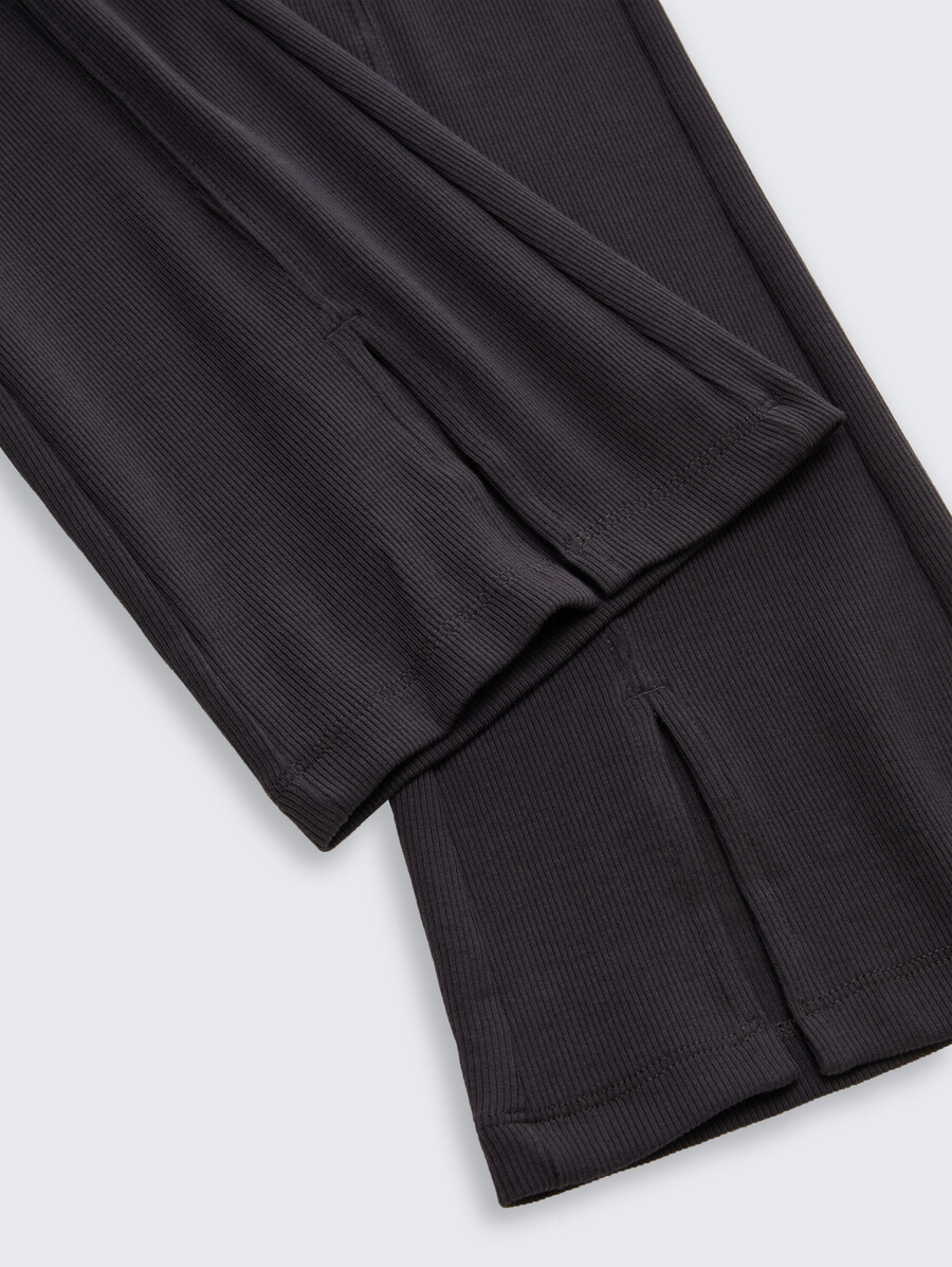 ausgestellte leggings mit schlitzdetails