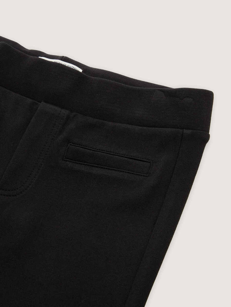 eng anliegende leggings mit weichem futter
