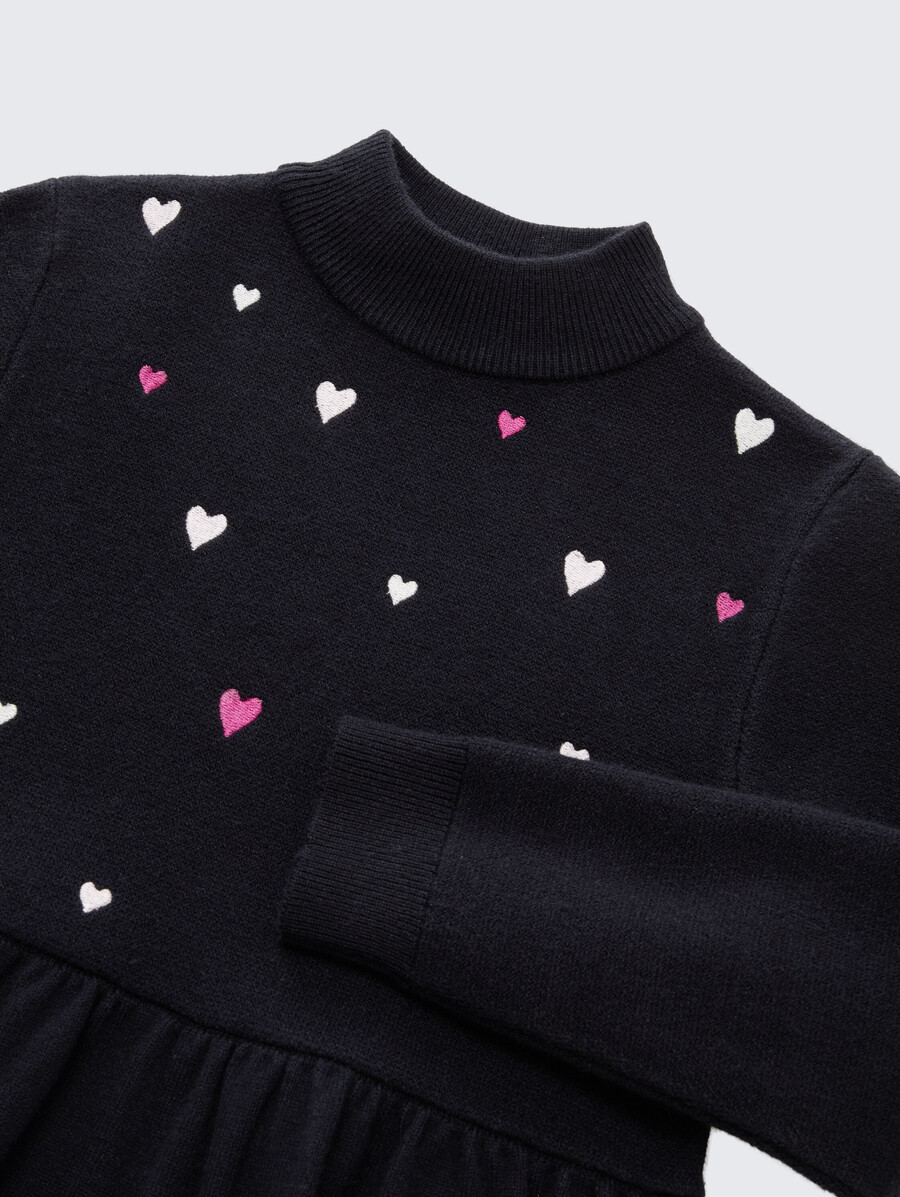kurzes strickkleid mit stickerei